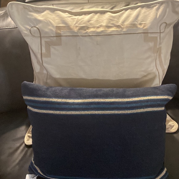 WATERFORD EURO SHAM
26in × 26in (66 cm x 66 cm)
Fits pillow: 26in x 26in NWT - Picture 7 of 9